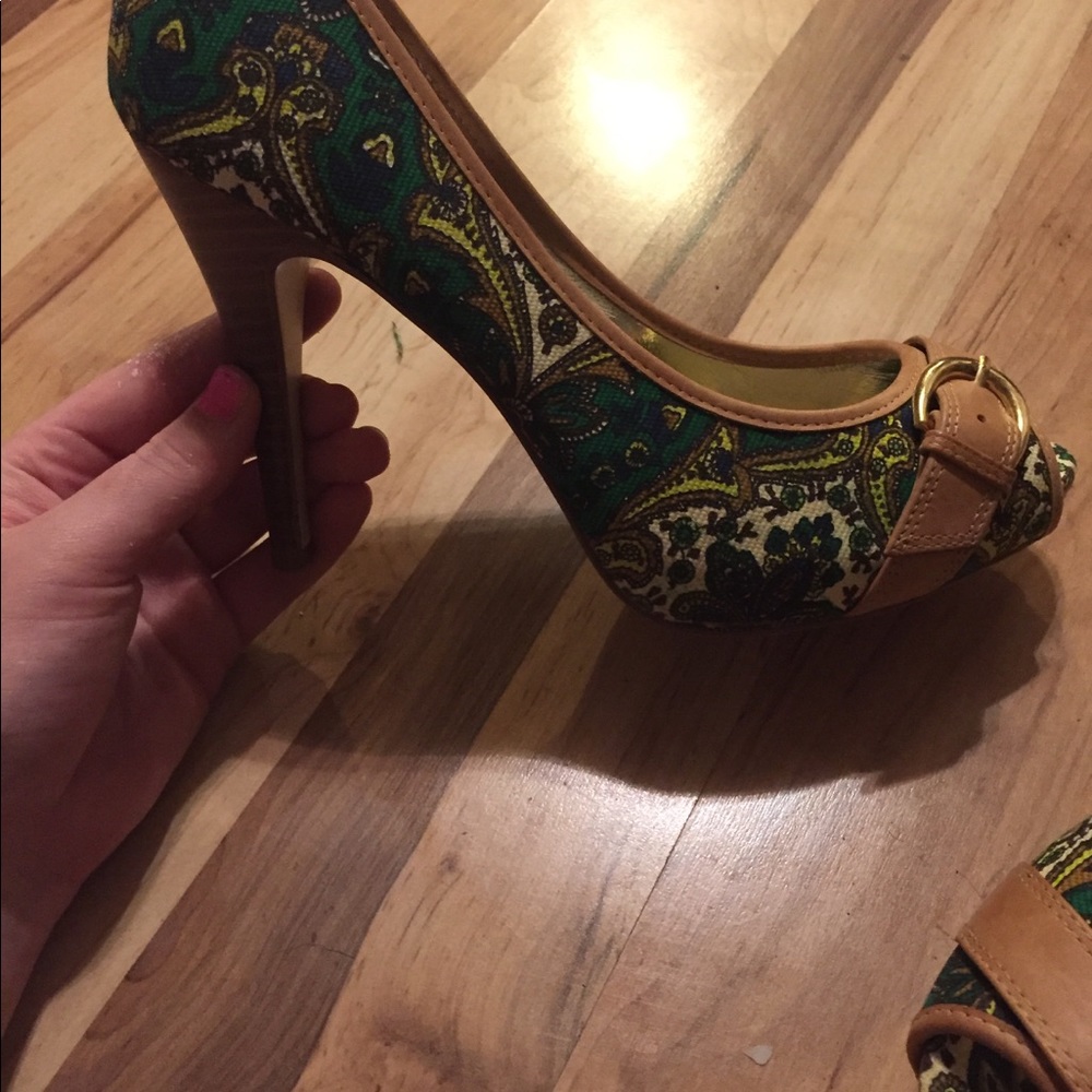Heels - Picture 2 of 2